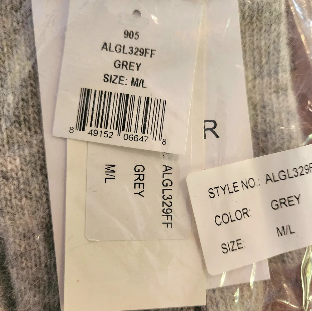 Adrienne Landau Grey Gloves with Faux Fur Trim size M/L - Picture 3 of 3